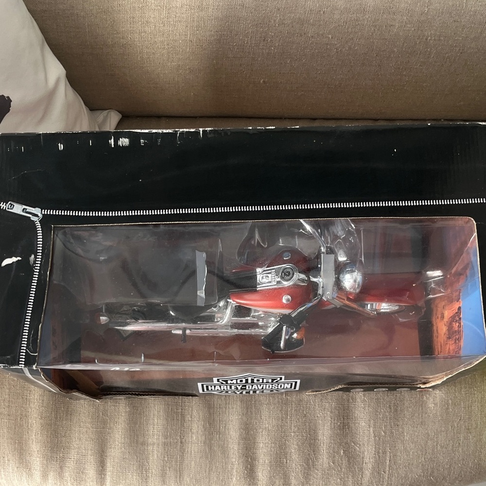 VTG 1999 Barbie Harley-Davidson Motorcycle in Red and Silver NIB*PRICE IS FIRM - Picture 8 of 8